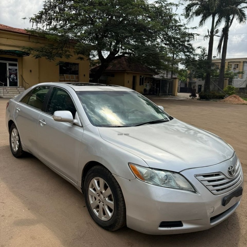 Distress sales XLE V6 Toyota Camry 2010 Thumbstart for Sale In Edo image