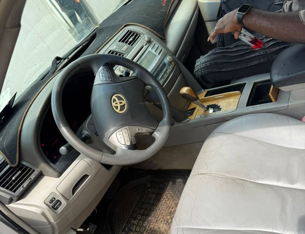Distress sales XLE V6 Toyota Camry 2010 Thumbstart for Sale In Edo