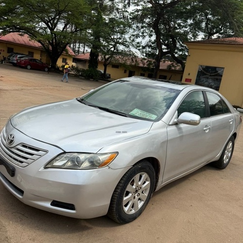 Distress sales XLE V6 Toyota Camry 2010 Thumbstart for Sale In Edo