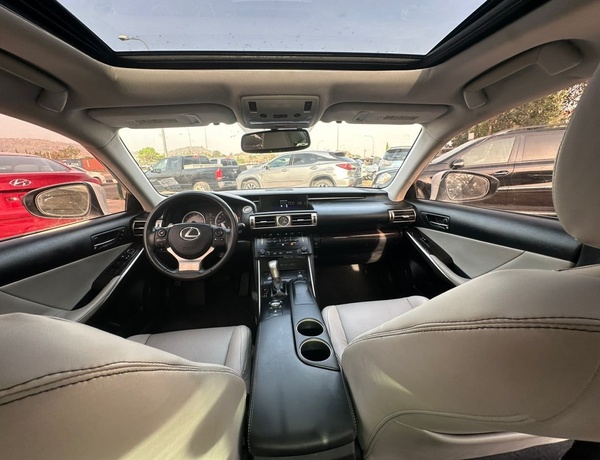 *Foreign used 2014 IS250 Lexus F-Sport 📍ABUJA*