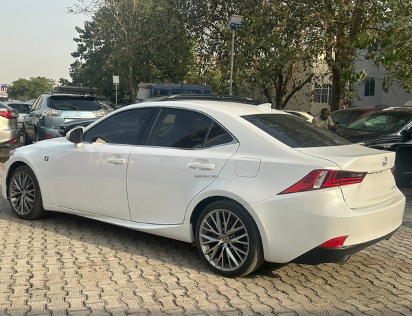 *Foreign used 2014 IS250 Lexus F-Sport 📍ABUJA*