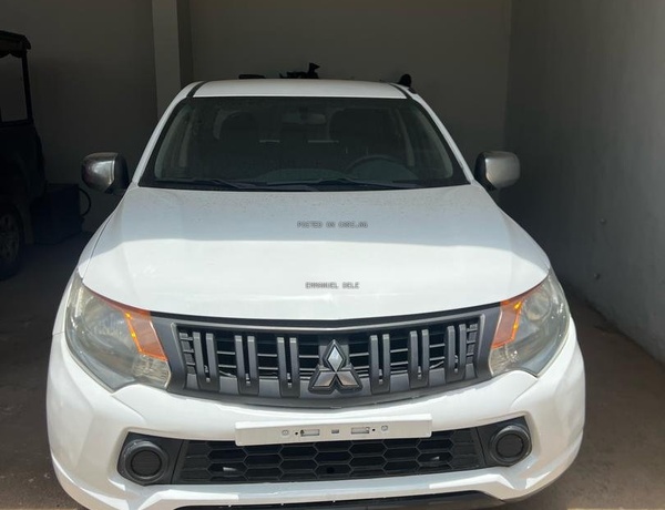 Mitsubishi L200 pick-up, 2016 model for Sale In Lagos