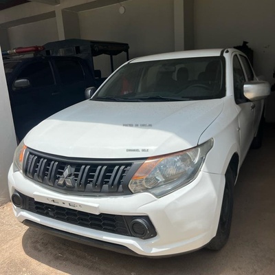 Mitsubishi L200 pick-up, 2016 model for Sale In Lagos