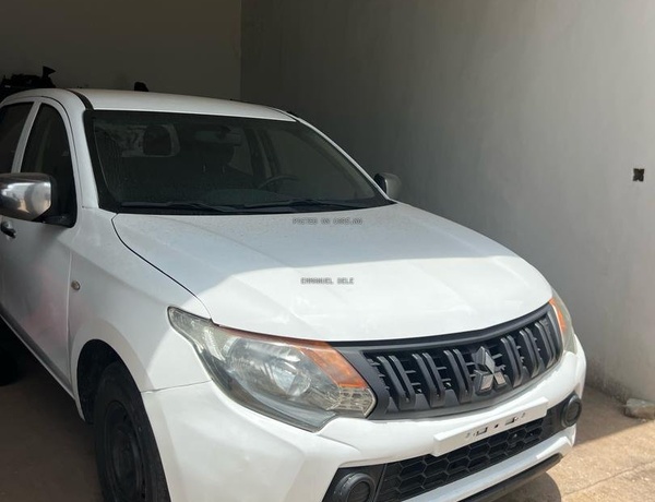 Mitsubishi L200 pick-up, 2016 model for Sale In Lagos