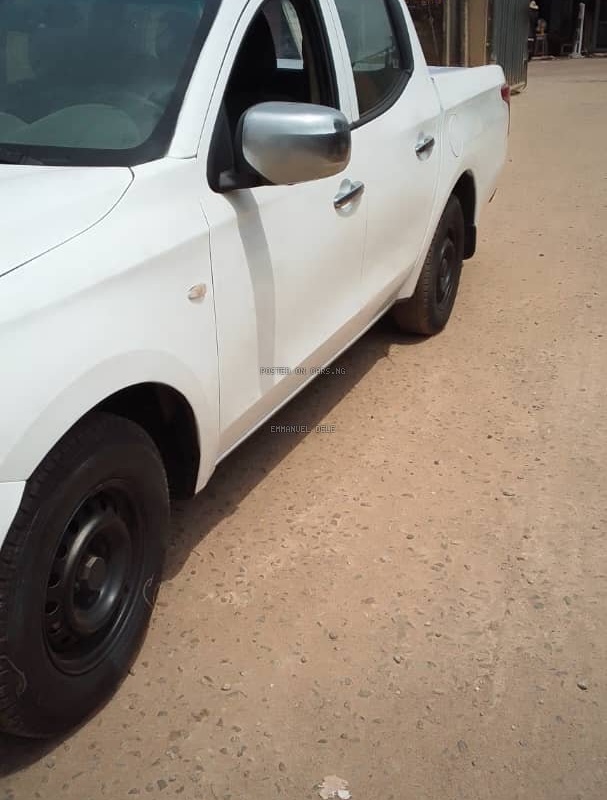 Mitsubishi L200 pick-up, 2016 model for Sale In Lagos image