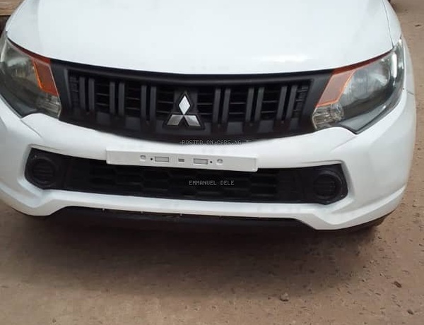 Mitsubishi L200 pick-up, 2016 model for Sale In Lagos
