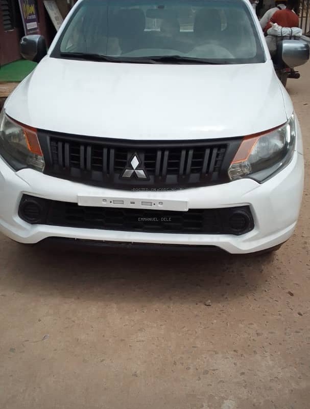 Mitsubishi L200 pick-up, 2016 model for Sale In Lagos image