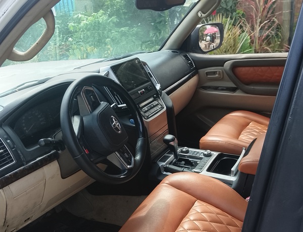 Toyota Land Cruiser Jeep 2000 Upgraded to 2023