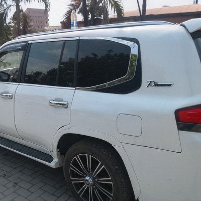 Toyota Land Cruiser Jeep 2000 Upgraded to 2023
