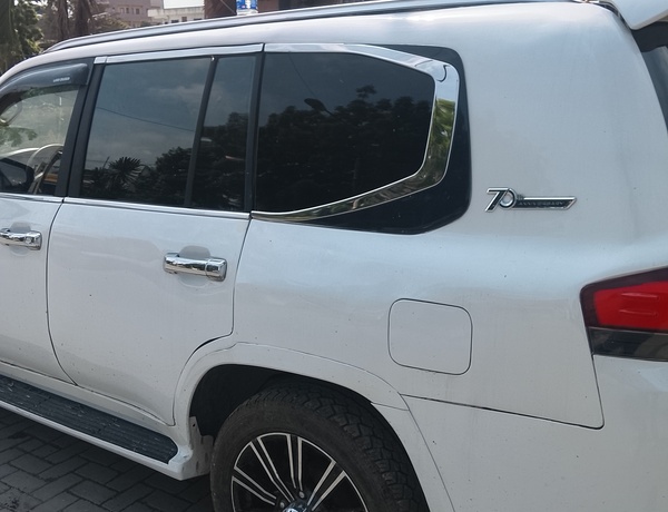 Toyota Land Cruiser Jeep 2000 Upgraded to 2023