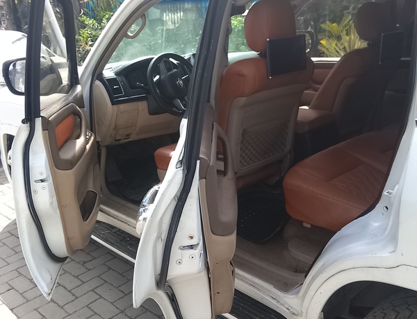 Toyota Land Cruiser Jeep 2000 Upgraded to 2023