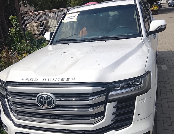 Toyota Land Cruiser Jeep 2000 Upgraded to 2023