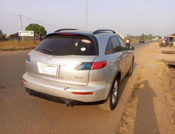 Infiniti FX35 2004 (Silver) for Sale In Abuja