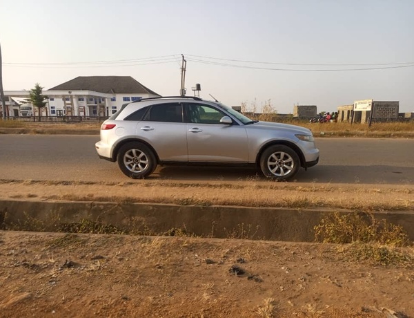 Infiniti FX35 2004 (Silver) for Sale In Abuja