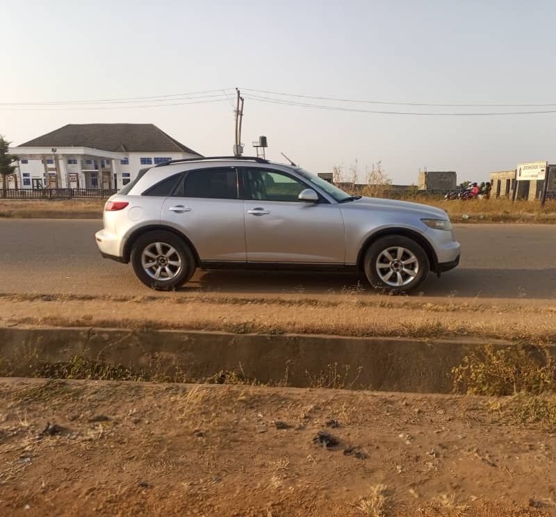 Infiniti FX35 2004 (Silver) for Sale In Abuja image