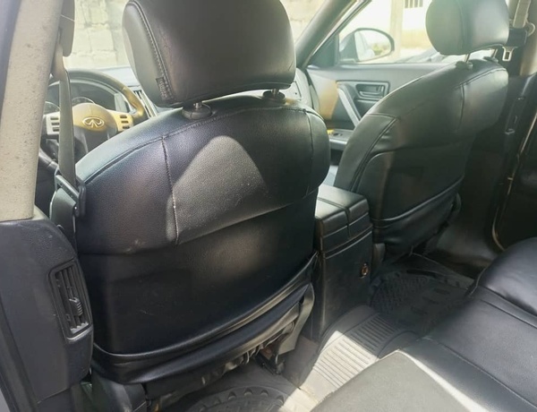 Infiniti FX35 2004 (Silver) for Sale In Abuja