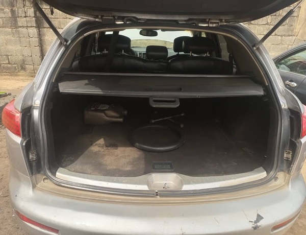 Infiniti FX35 2004 (Silver) for Sale In Abuja