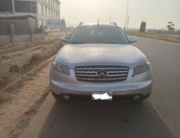 Infiniti FX35 2004 (Silver) for Sale In Abuja