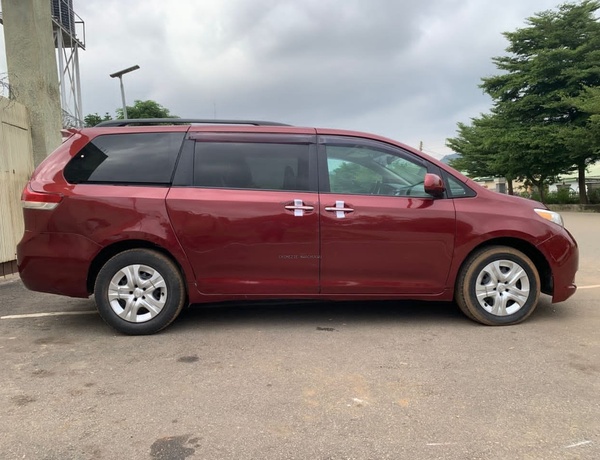 Toyota Sienna 2011 for Sale in Abuja
