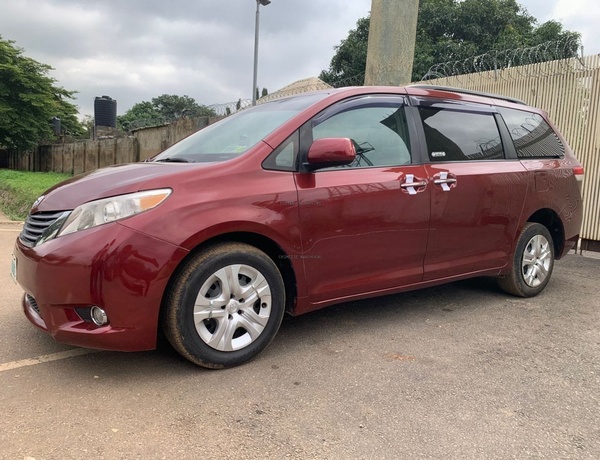 Toyota Sienna 2011 for Sale in Abuja