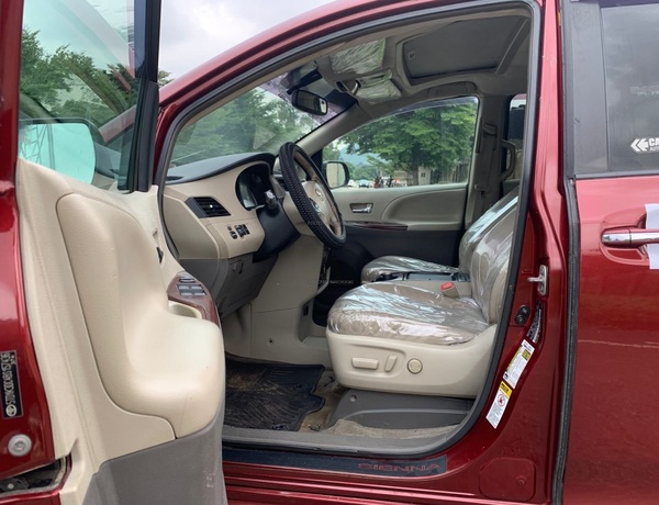 Toyota Sienna 2011 for Sale in Abuja