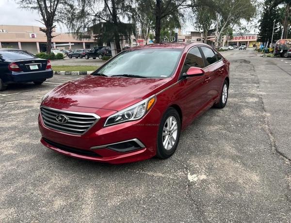 FOREIGN USED  HYUNDIA SONATA *2016* FOR SALE IN LAGOS
