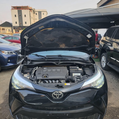 Foreign Used Toyoya CHR SE 2020 for Sale In Lagos