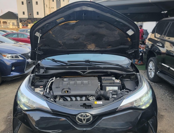 Foreign Used Toyoya CHR SE 2020 for Sale In Lagos