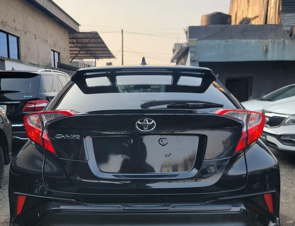 Foreign Used Toyoya CHR SE 2020 for Sale In Lagos
