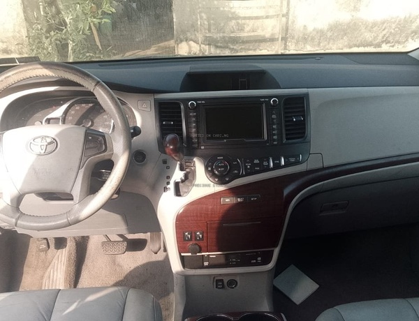 Brand New American Toyota Sienna 2012 for Sale In Lagos