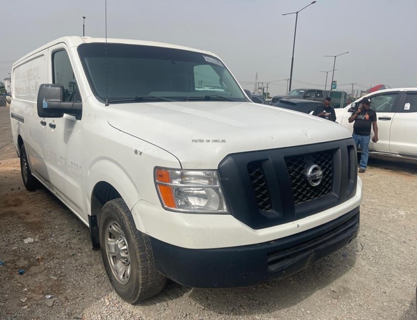 Foreign Used Nissan NV1500 2015 van for Sale In Yaba Lagos