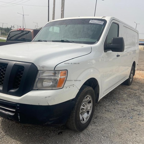 Foreign Used Nissan NV1500 2015 van for Sale In Yaba Lagos