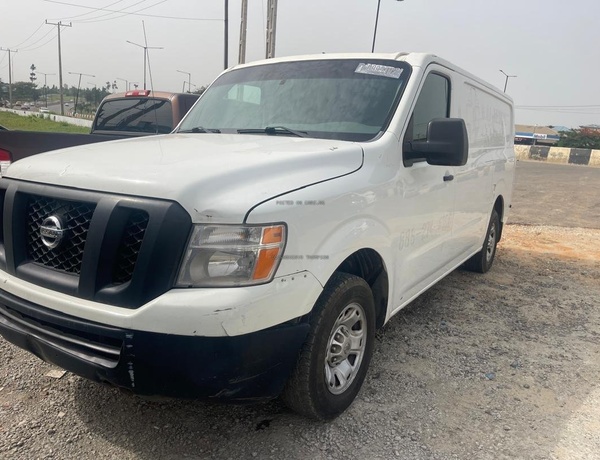 Foreign Used Nissan NV1500 2015 van for Sale In Yaba Lagos