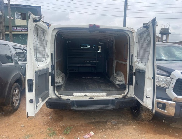 Foreign Used Nissan NV1500 2015 van for Sale In Yaba Lagos