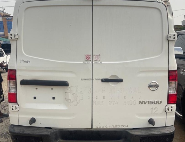 Foreign Used Nissan NV1500 2015 van for Sale In Yaba Lagos