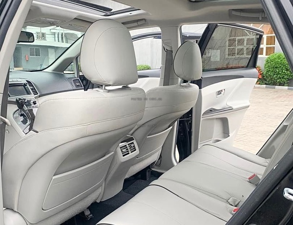 Foreign Used 2010 Toyota Venza Atomic V6 for Sale In Lagos