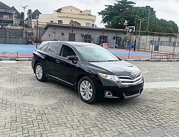 Foreign Used 2010 Toyota Venza Atomic V6 for Sale In Lagos