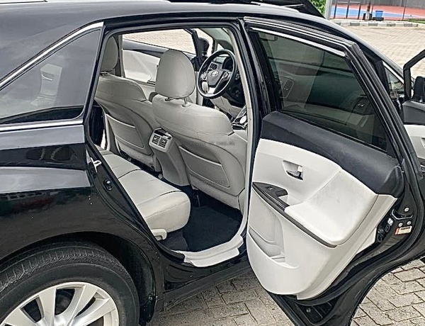 Foreign Used 2010 Toyota Venza Atomic V6 for Sale In Lagos
