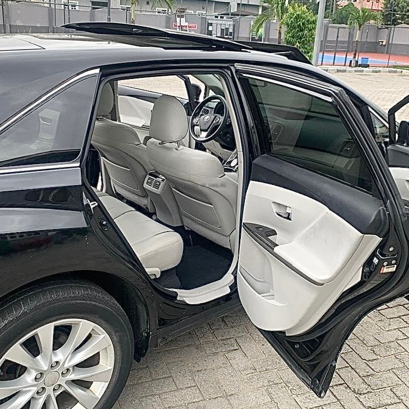 Foreign Used 2010 Toyota Venza Atomic V6 for Sale In Lagos image
