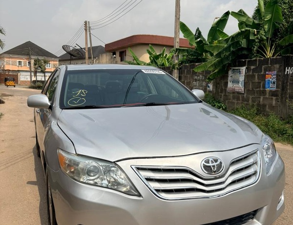 2010 Toyota Camry XLE for Sale In Lagos
