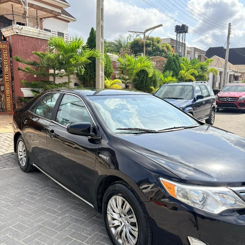 2012 Toyota Camry Hybrid LE for Sale In Lagos image