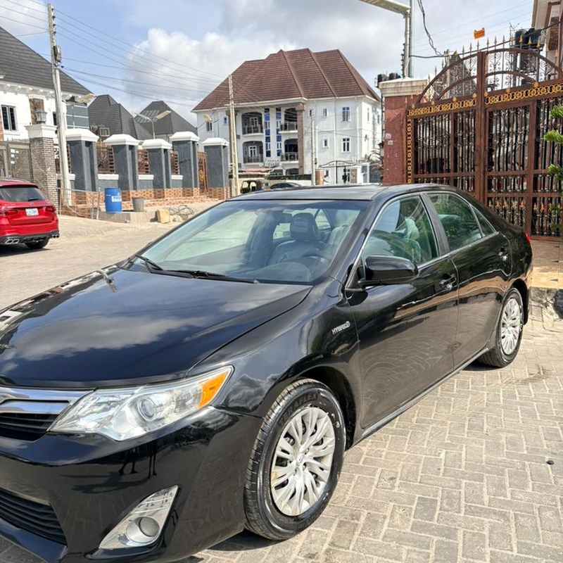 2012 Toyota Camry Hybrid LE for Sale In Lagos image