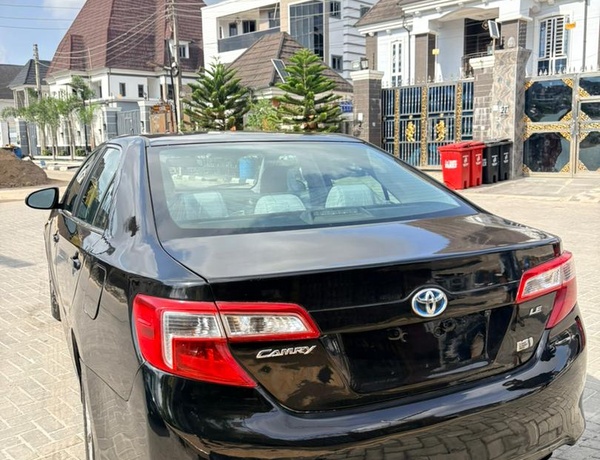 2012 Toyota Camry Hybrid LE for Sale In Lagos