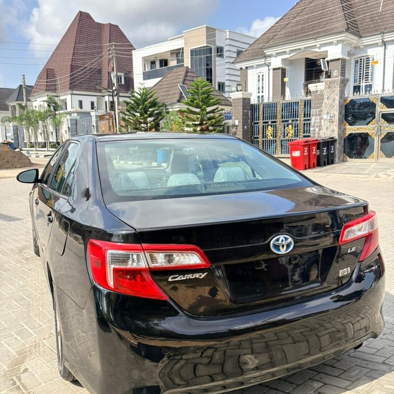 2012 Toyota Camry Hybrid LE for Sale In Lagos image