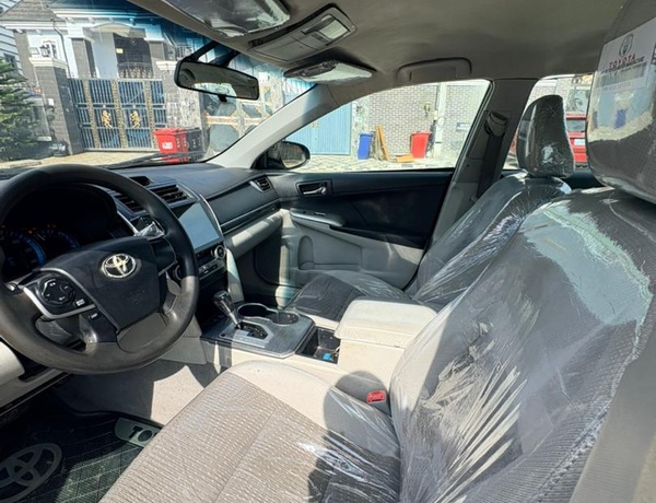 2012 Toyota Camry Hybrid LE for Sale In Lagos