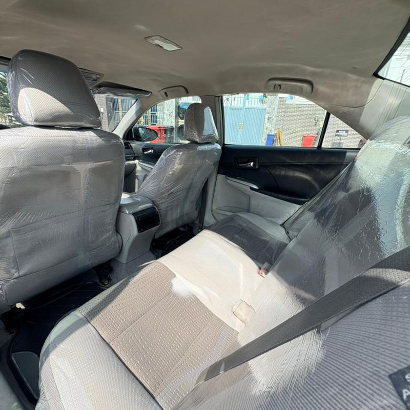 2012 Toyota Camry Hybrid LE for Sale In Lagos image