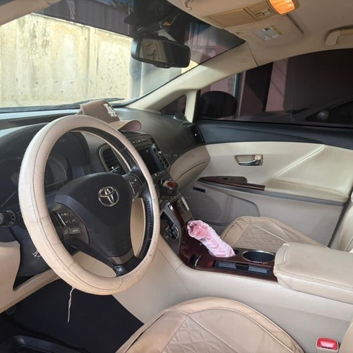 Grey Toyota Venza 2010 for Sale In Lagos