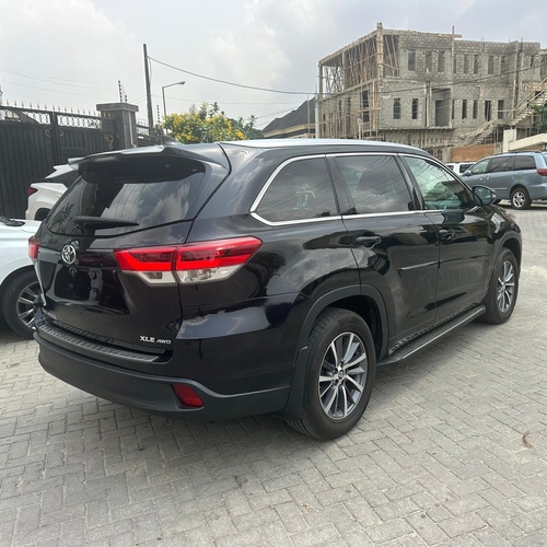 Toyota Highlander 2017 XLE AWD for Sale In Lagos