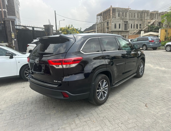 Toyota Highlander 2017 XLE AWD for Sale In Lagos