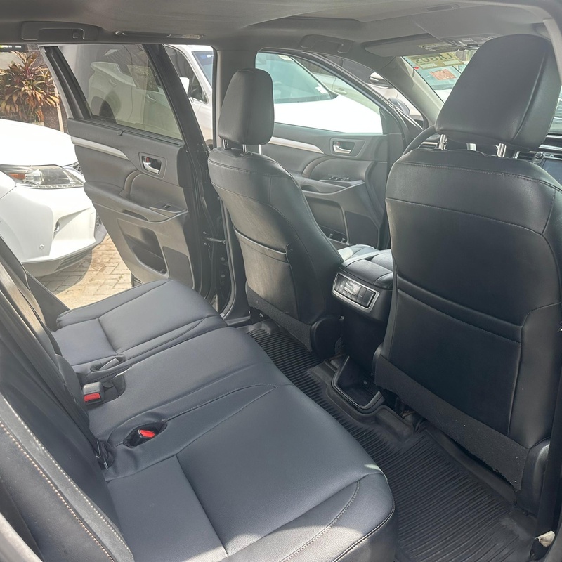 Toyota Highlander 2017 XLE AWD for Sale In Lagos image